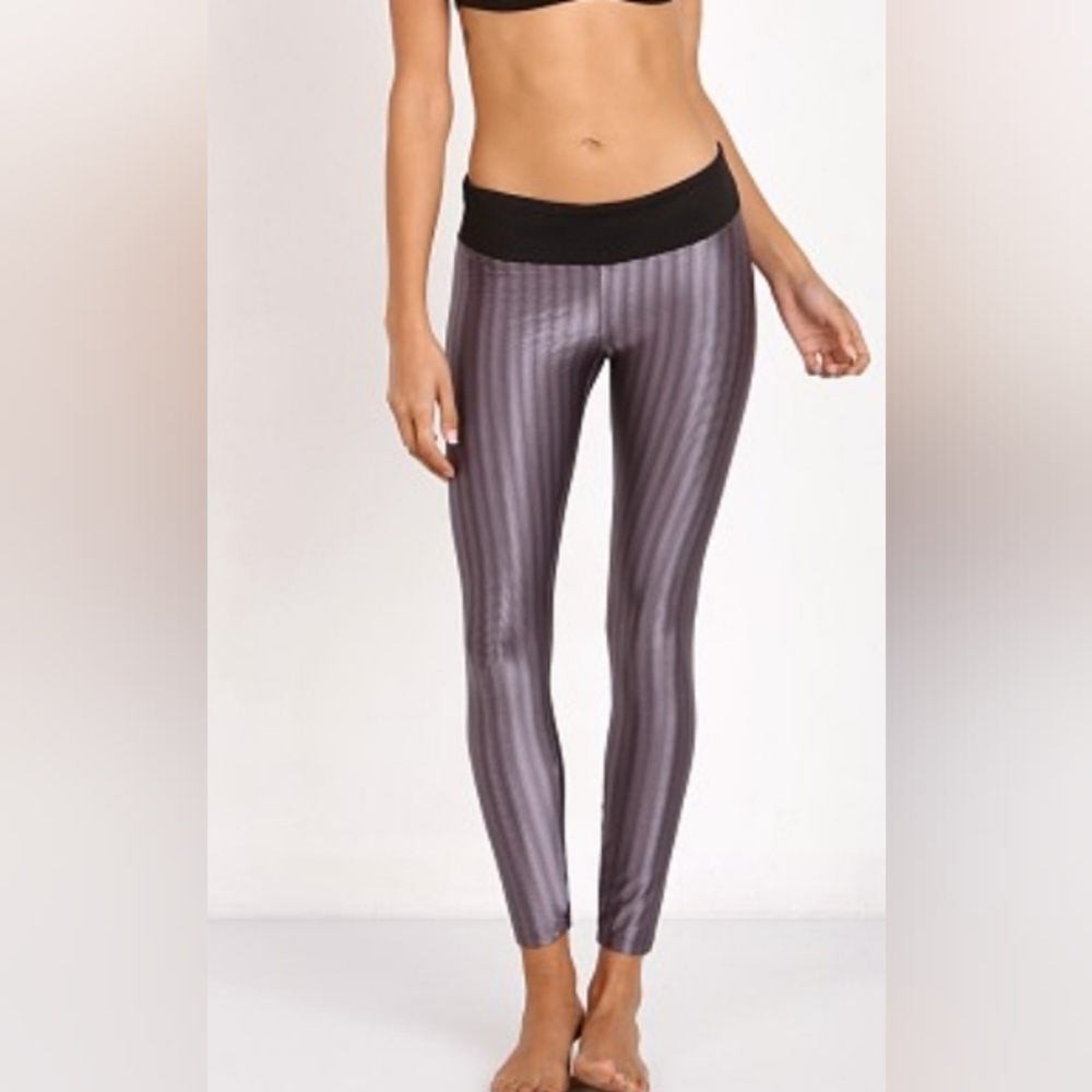 Koral Liquid Cropped Legging Dusty Plum  Textured Jacquard Black Band